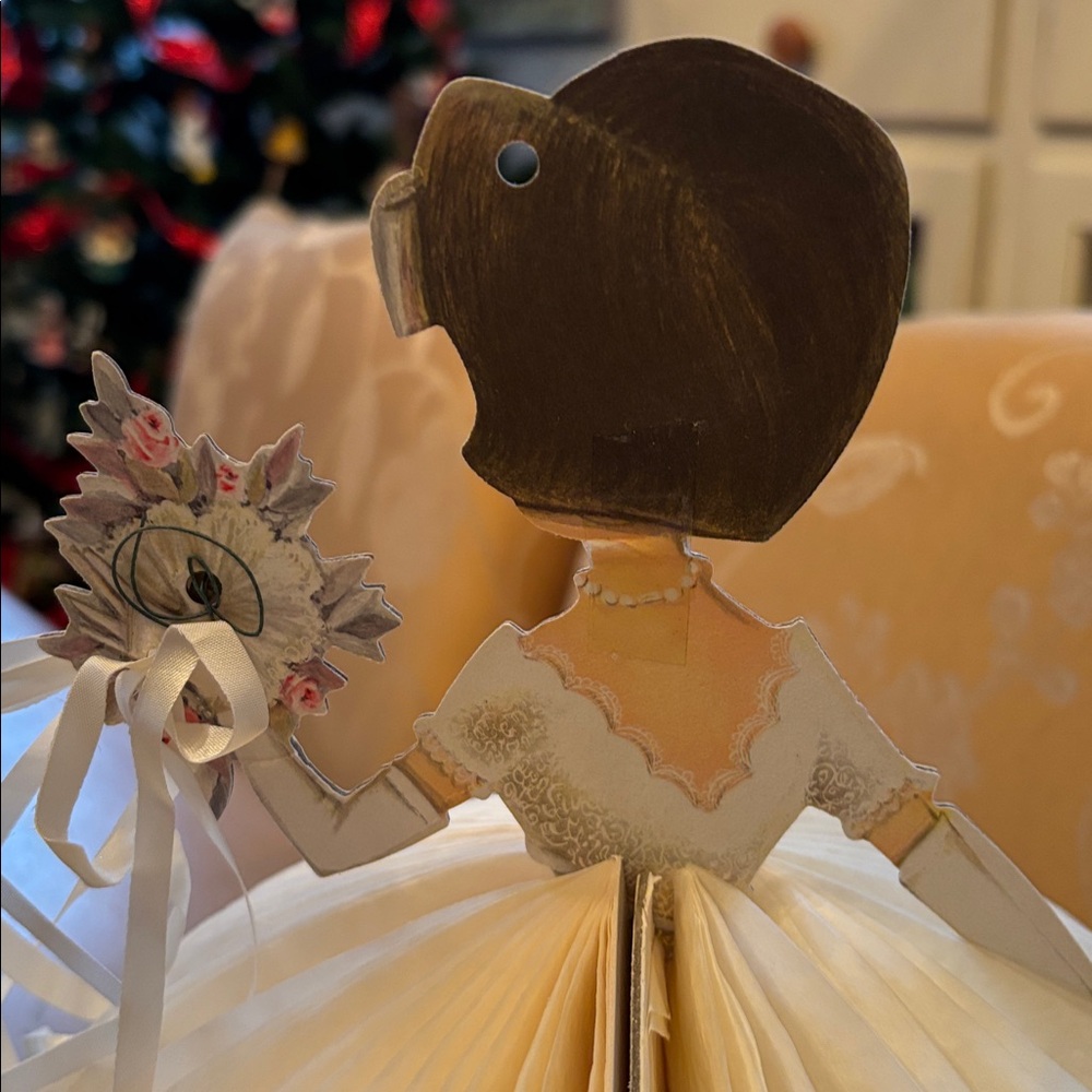Vintage Hallmark Bride Centerpiece - Picture 4 of 14